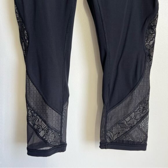 Lululemon Wunder Under Crop 21" in Lace Black - 6 - Picture 9 of 10